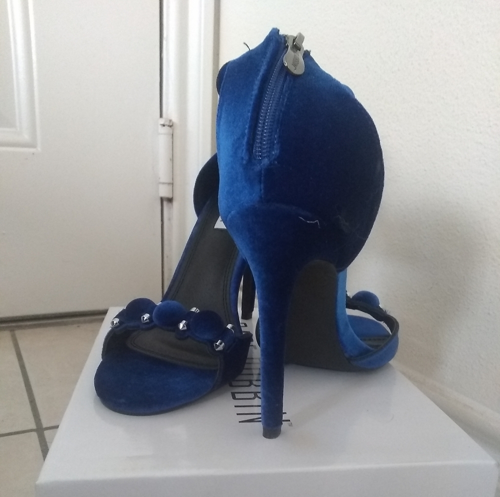 Shoes - Picture 3 of 4